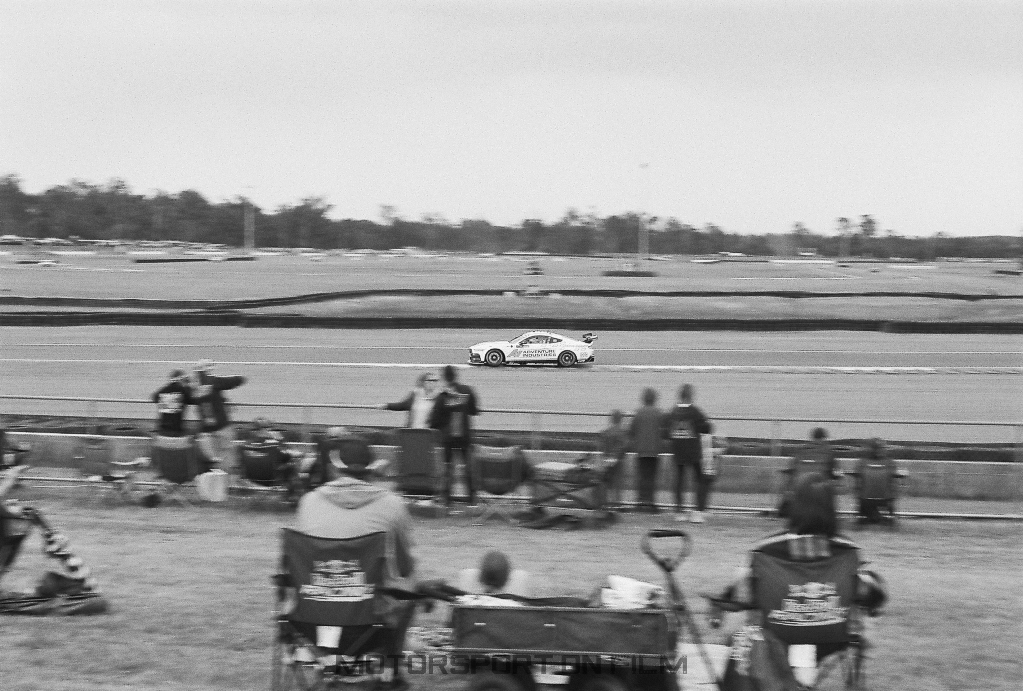 Canon Eos 1-N RS Ilford HP5 Plus 400 B&W