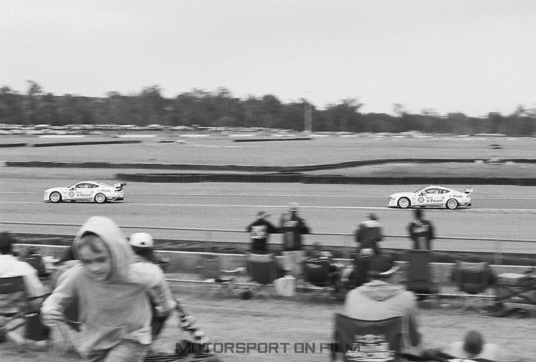 Canon Eos 1-N RS Ilford HP5 Plus 400 B&W